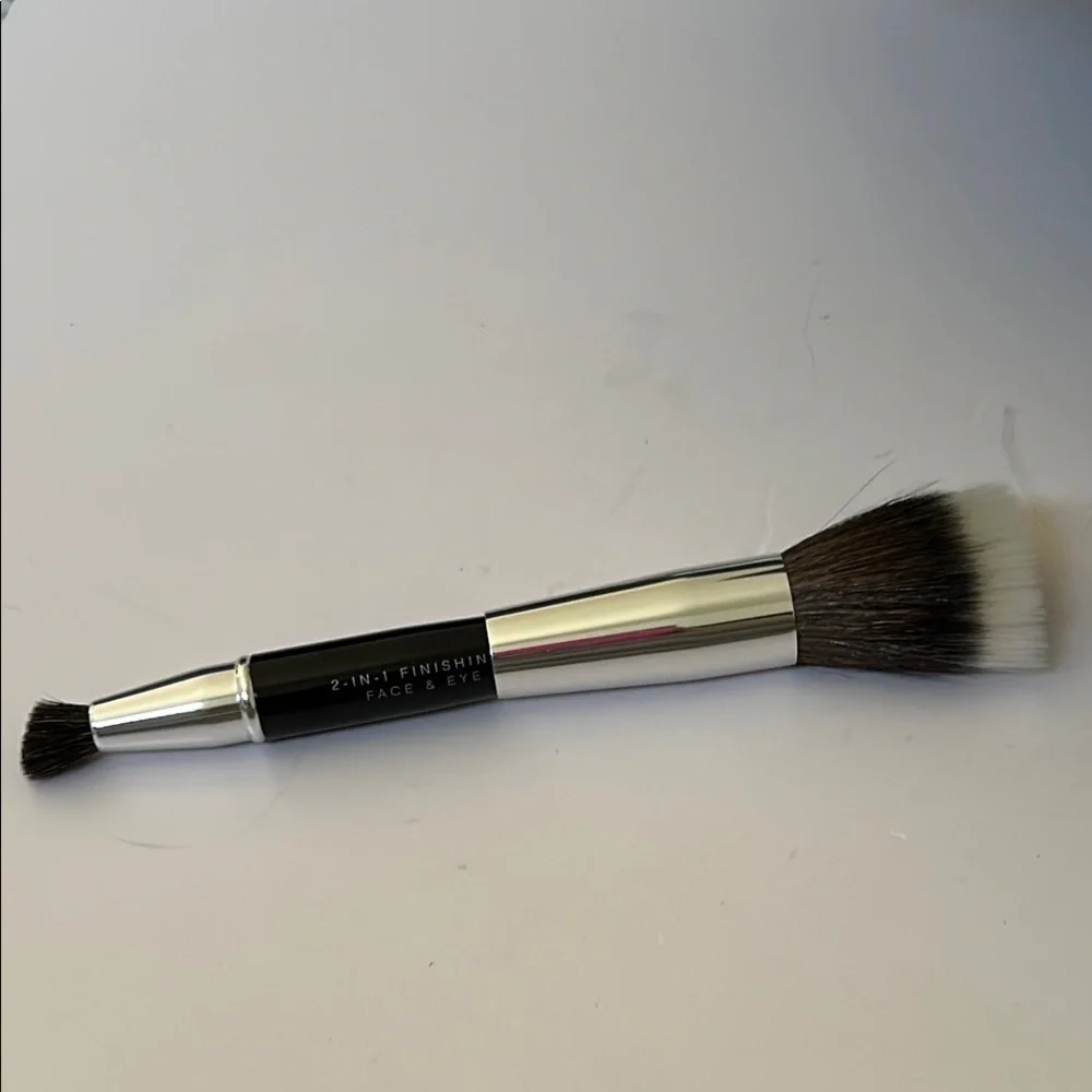 bareMinerals 2-in-1 Finishing Face & Eye Brush - Black and Silver